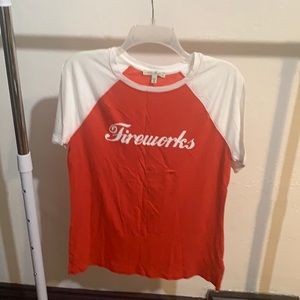 EXPRESS “fireworks” tee (sz M)